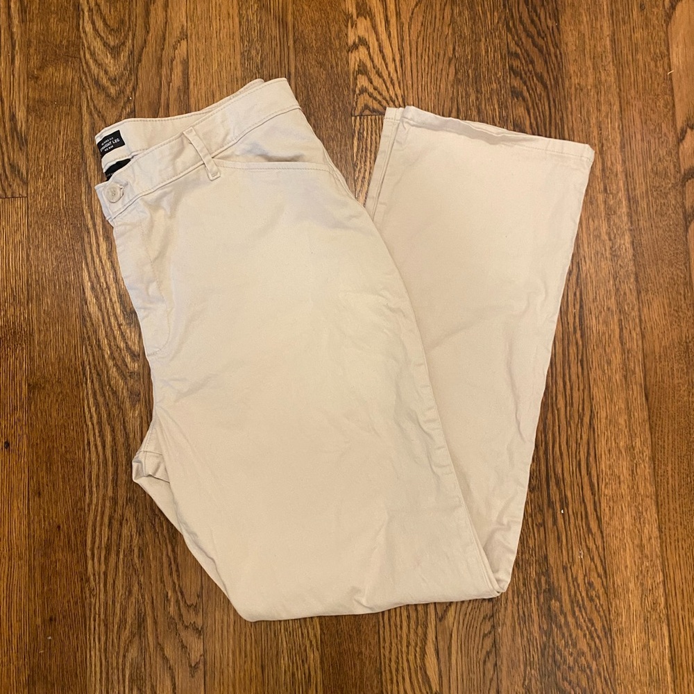 Lee Women’s straight leg, midrise khaki pants size 14
